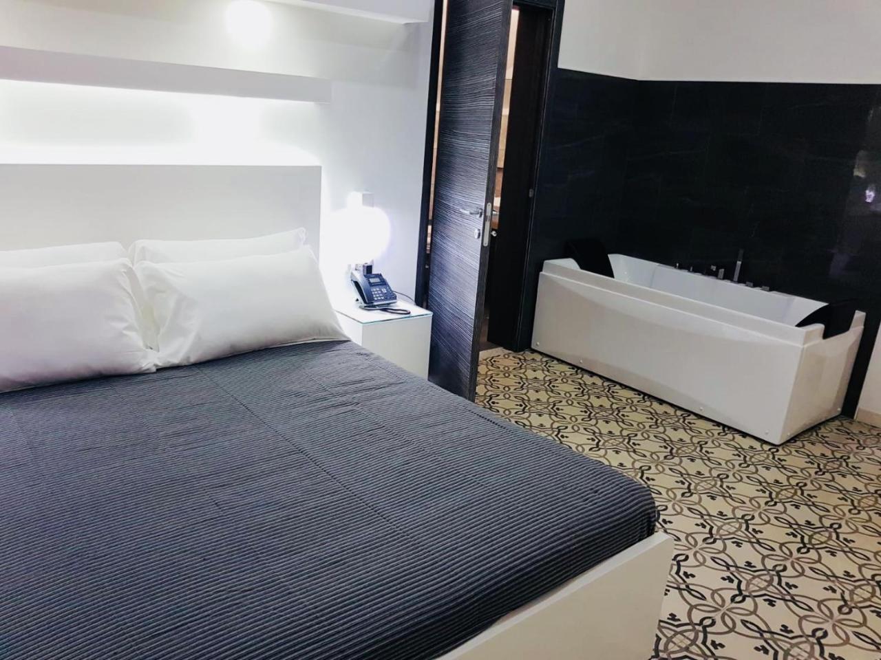 Villa Adelaide Suite & Room Торре-а-Маре Экстерьер фото