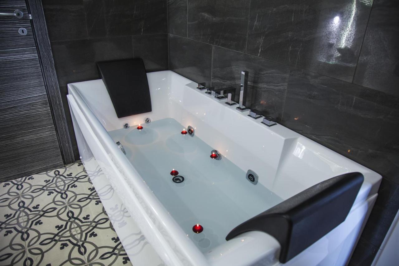 Villa Adelaide Suite & Room Торре-а-Маре Экстерьер фото